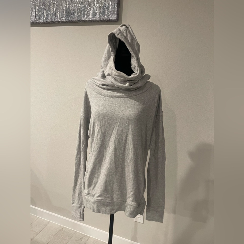 Lululemon hooded turtleneck sweatshirt with kangaroo pockets US 6